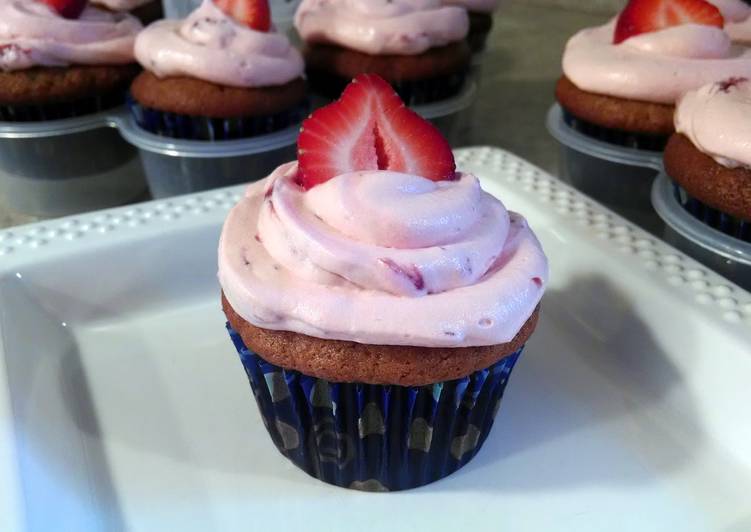 Banana Cupcakes with Strawberry Frosting