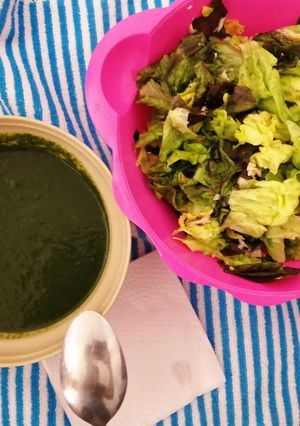 Una foto de Crema de espinacas y acelgas