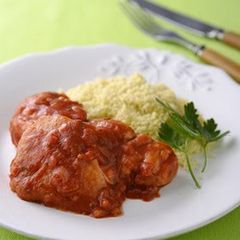 A picture of Efo Rio-style Simmered Chicken and Tomatoes.