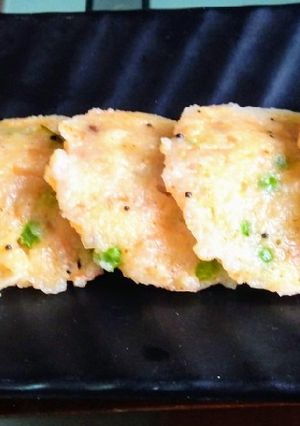 A picture of Rawa idli.