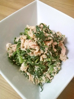 A picture of Chrysanthemum Greens with Tuna-Mayonnaise Sauce.
