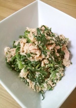 A picture of Chrysanthemum Greens with Tuna-Mayonnaise Sauce.