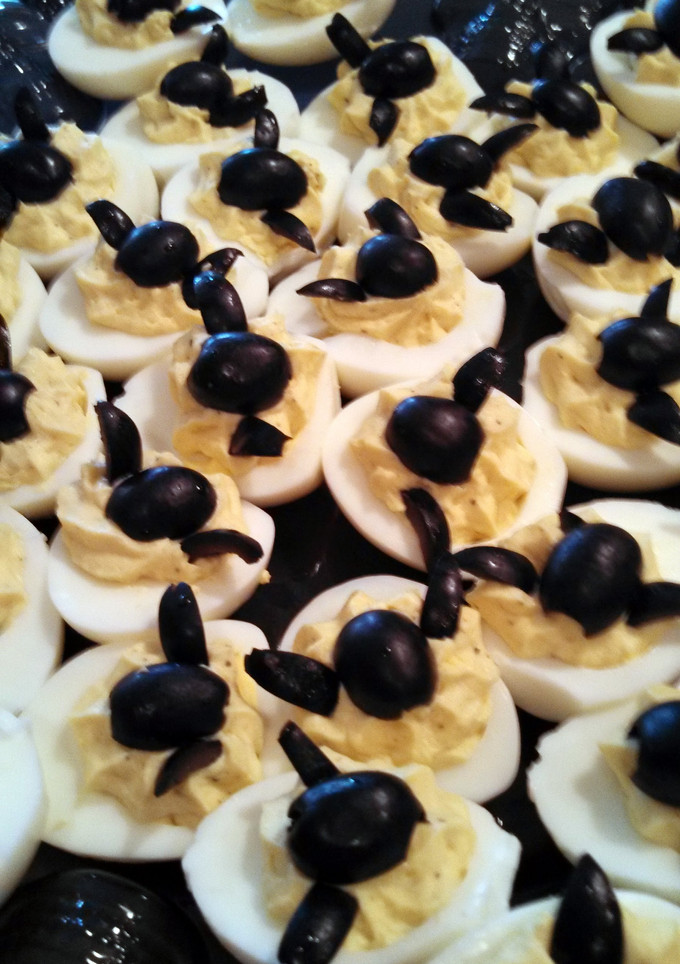 A picture of best deviled eggs.