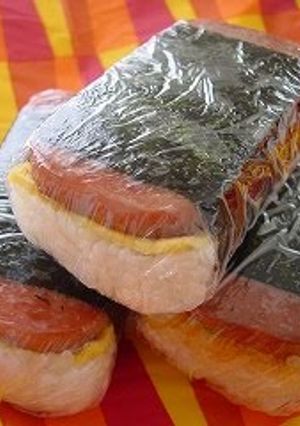 A picture of Spam Musubi.