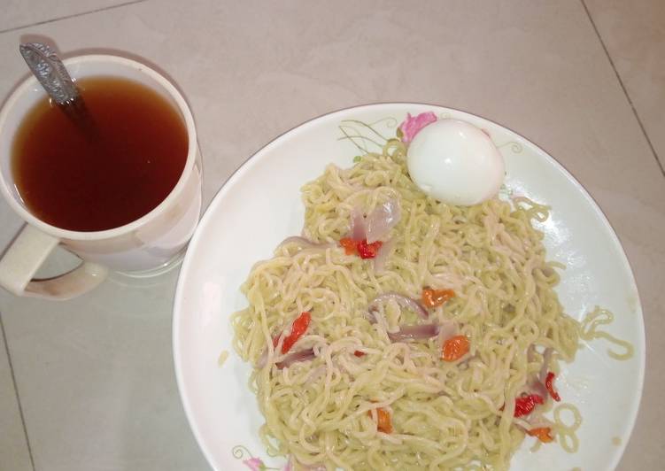 Steps to Prepare Delicious Indomie with goruba tea