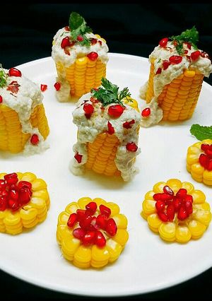 A picture of Corn on the cob with onion sauce.