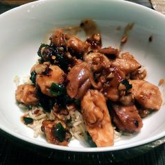A picture of Hoisin Red Pepper Chicken.