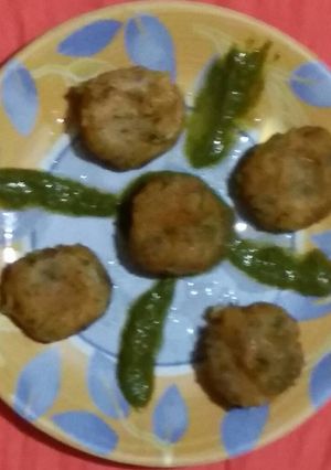 A picture of Aloo tikki / fry balls.