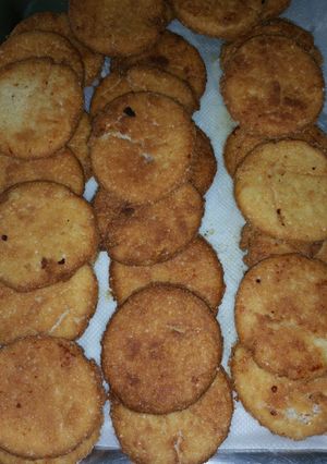 A picture of Meethi Tikyaan (Fried Cookies).