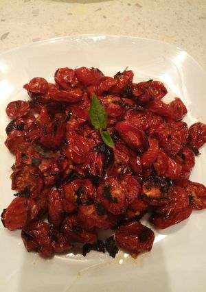 A picture of Caramelised roasted tomatoes.