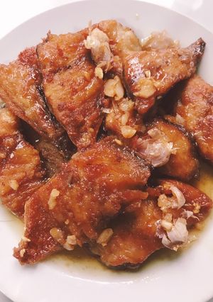 Hình của món Cá thu phile chiên mắm tỏi.