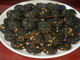काळा तिल की रेवड़ी (Kala til ki rebdi recipe in Hindi)