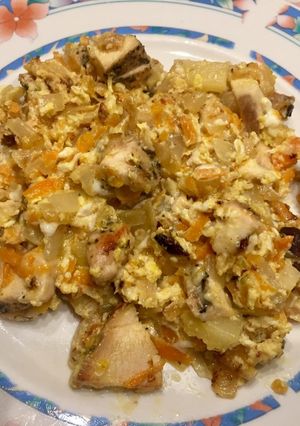 Una foto de Revuelto de pollo y piña agridulce!