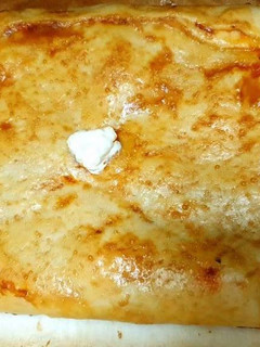 Una foto de Empanada de pavo, queso y tomate
