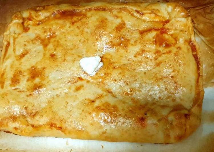 Empanada de pavo, queso y tomate