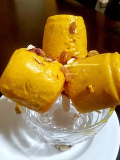 A picture of Alphonso mango kulfi.