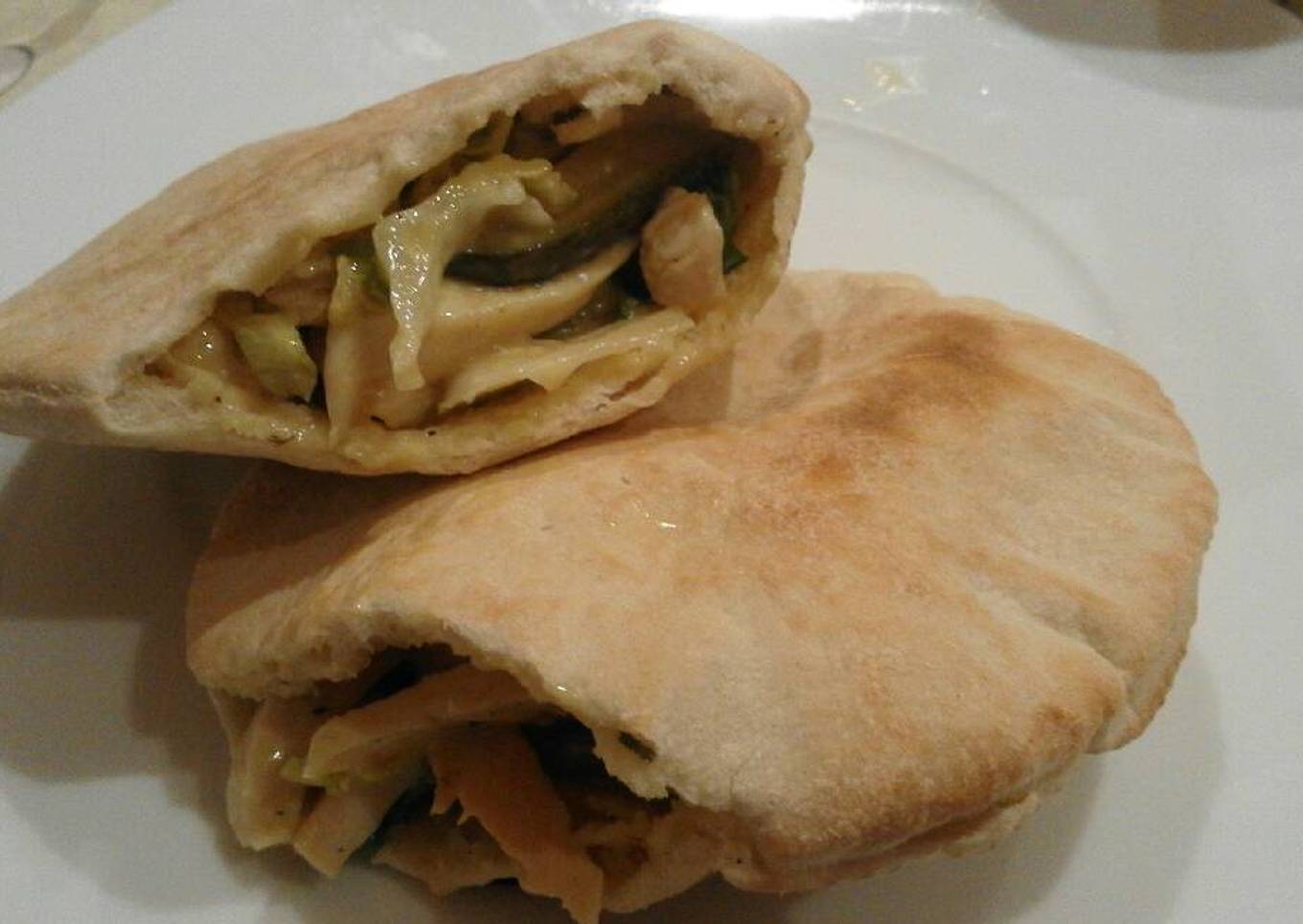 Pitas con pollo y pepinillos