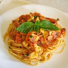 A picture of Basil and Bacon Tomato Pasta Sauce.