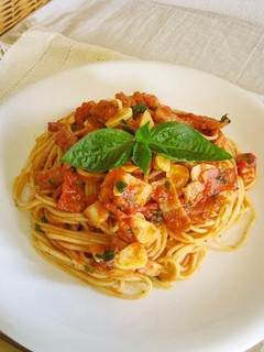 A picture of Basil and Bacon Tomato Pasta Sauce.