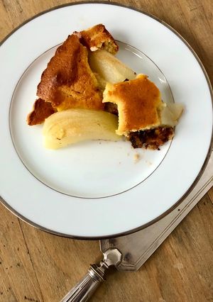 Une photo de Gâteau moelleux poires amandes et pépites de chocolat