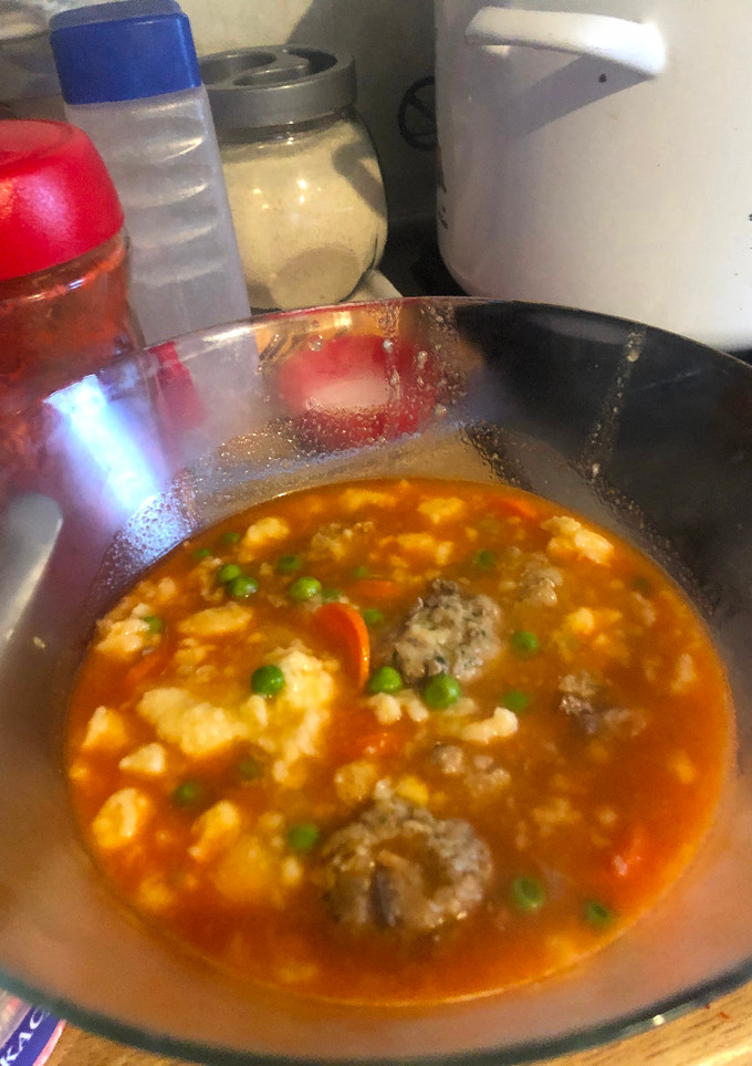 Suhintott májgombóc leves aludttejes galuskával recept fotója