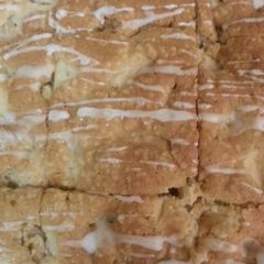 A picture of Apple Cinnamon Cake.