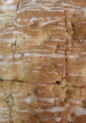 A picture of Apple Cinnamon Cake.