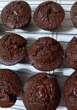 Una foto de Muffins de chocolate, dulce de leche y yogurt