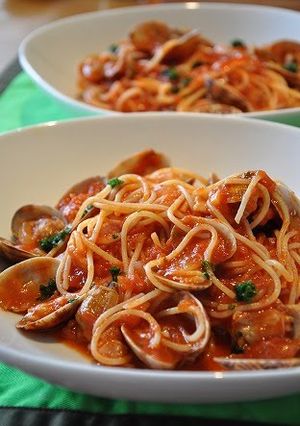 A picture of Tomato Pasta with Asari Clams and Bacon.