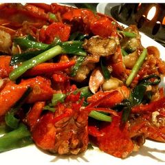 A picture of Cantonese style lobster.