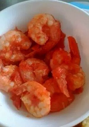 A picture of Shrimps with tomato sauce.