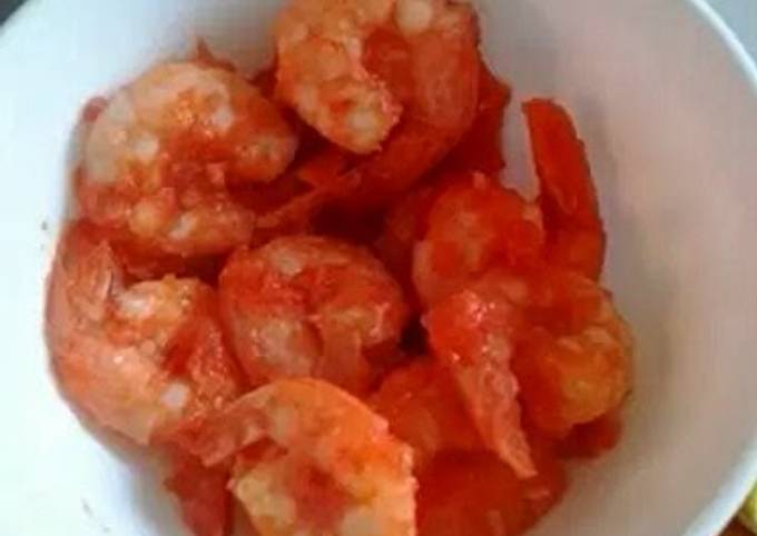 Shrimps with tomato sauce