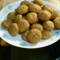 A picture of Pfeffernuse Cookies.