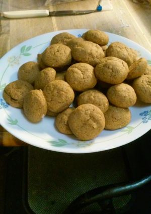 A picture of Pfeffernuse Cookies.