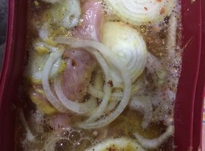 Una foto de Chuletas de cerdo con salsa de mostaza y cerveza