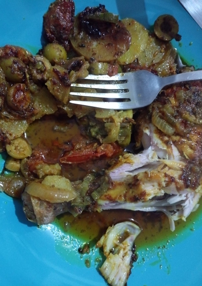 Una foto de Pollo al horno con verduras