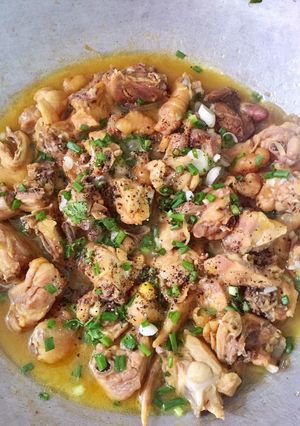 Hình của món Gà kho rừng.