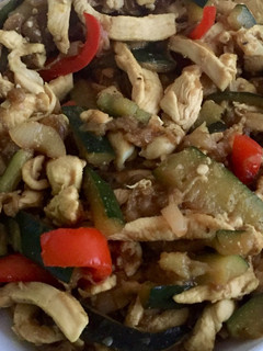 Una foto de Pollo con verduras y salsa de soja