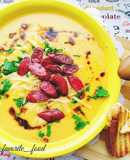 Овощной суп-пюре с охотничьими колбасками и сыром
