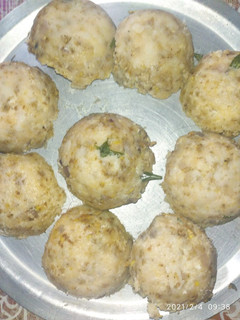 அரிசிமாவு முட்டை புட்டு (Arisi maavu muttai puttu recipe in tamil) செய்முறை முக்கிய புகைப்படம்