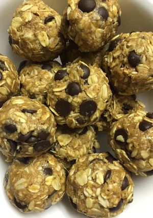 A picture of Carob Peanut Almond Butter Balls.
