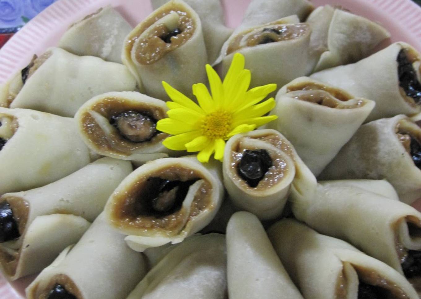 Chewy Black Bean & Coffee Cream Rolls