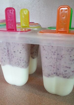 A picture of BLUEBERRY VANILLA YOGURT ICE POPS:-).