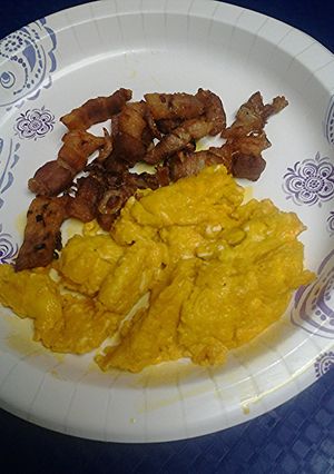 A picture of Turmeric eggs with shallots and pork belly.