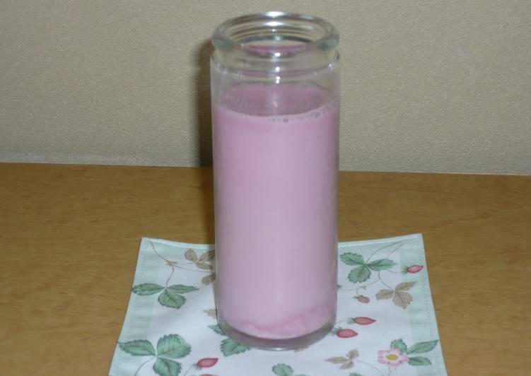 Steps to Make Perfect Faux Yogurt Smoothie: Soy Milk and Vegetable Juice