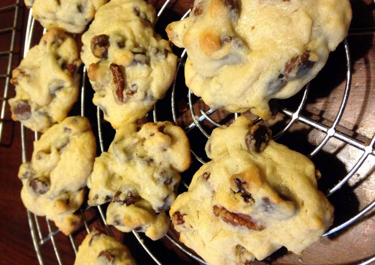 How to Cook Delicious Pecan Chocolate Chip Cookies