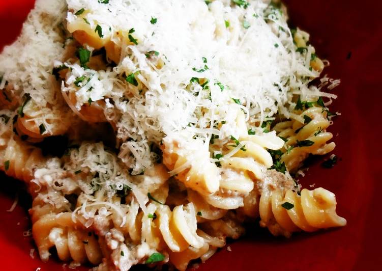 Steps to Make Tasty Minced Meat &amp; Cheese Cream Pasta