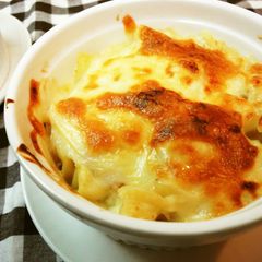 A picture of Gooey, Cheesy Macaroni au Gratin.
