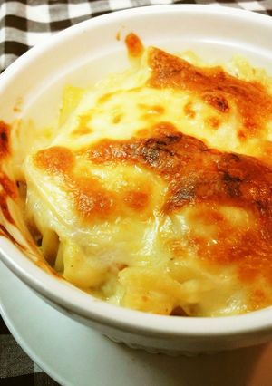 A picture of Gooey, Cheesy Macaroni au Gratin.