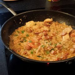 A picture of Easy Chicken Paella.